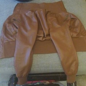 Im selling this bc ive grown out of it